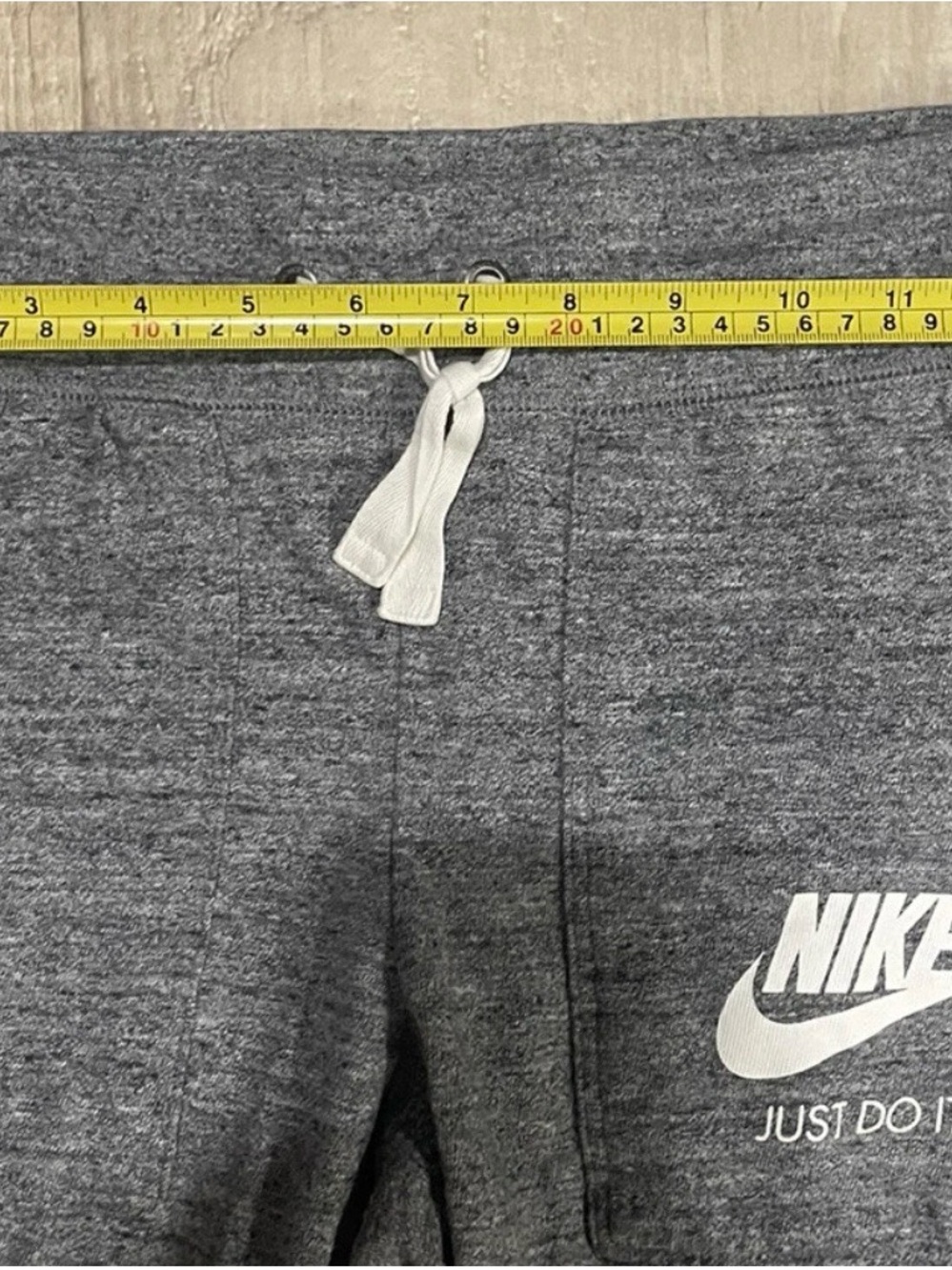 Nike Women's Heather Gray Capri Jogger Pants - Picture 7 of 9